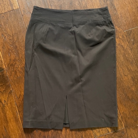 Elegant Black Pencil Skirt - Picture 3 of 3